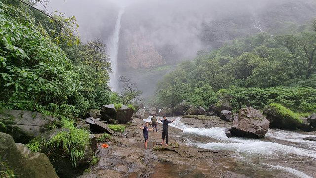 Waterfall Trekking | Waterfall trek in Maharashtra - Collection Waterfall Trekking | Waterfall trek in Maharashtra - Collection